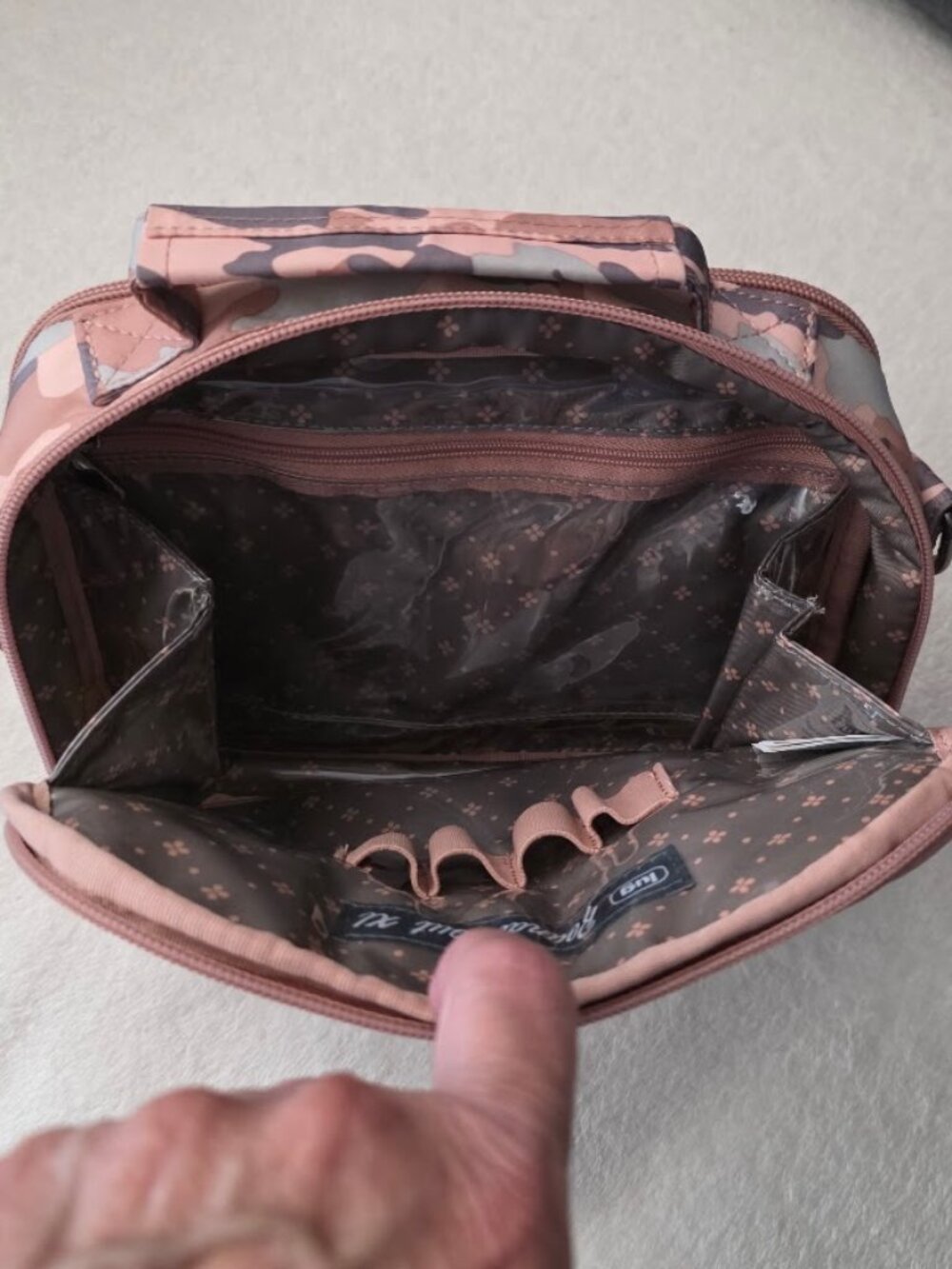 Lug CAMO ROSE Roundabout XL Crossbody - Picture 8 of 12